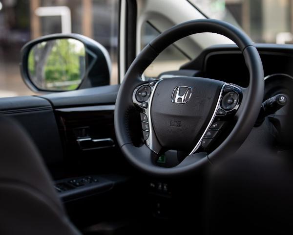 Фото Honda Odyssey V Рестайлинг Минивэн