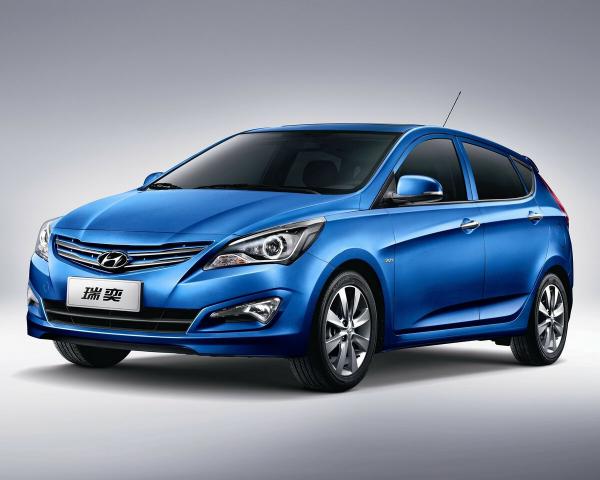 Фото Hyundai Verna III Рестайлинг Хэтчбек 5 дв.