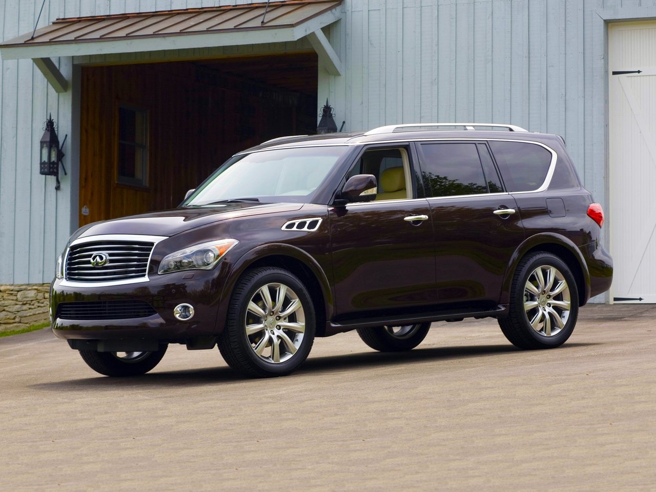 Фото Infiniti QX80 I