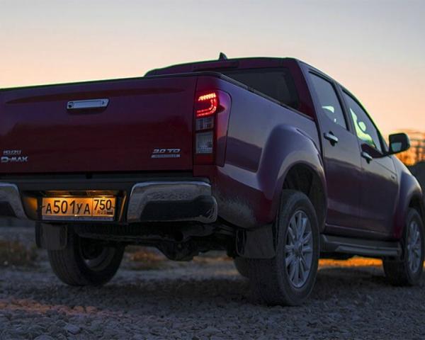 Фото Isuzu D-Max II Рестайлинг Пикап Двойная кабина