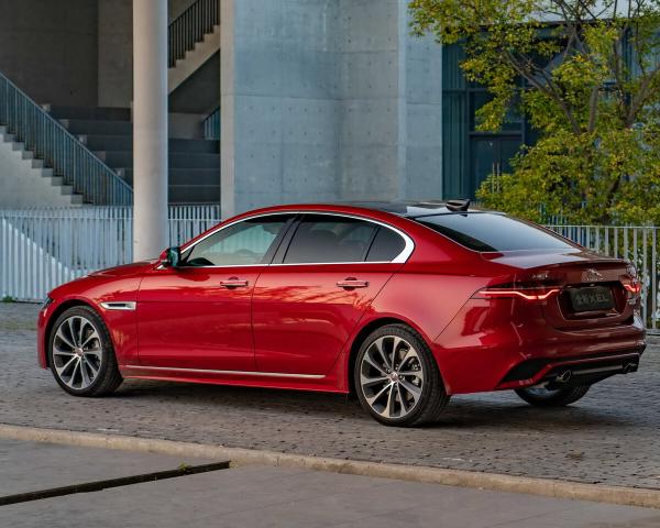 Фото Jaguar XE I Рестайлинг Седан L