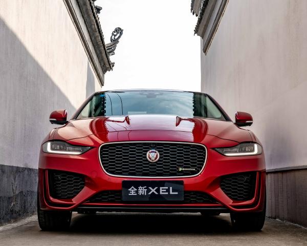 Фото Jaguar XE I Рестайлинг Седан L