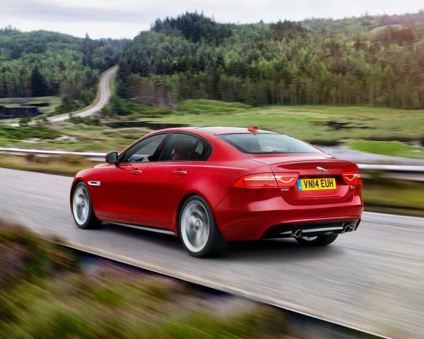 Фото Jaguar XE I Седан