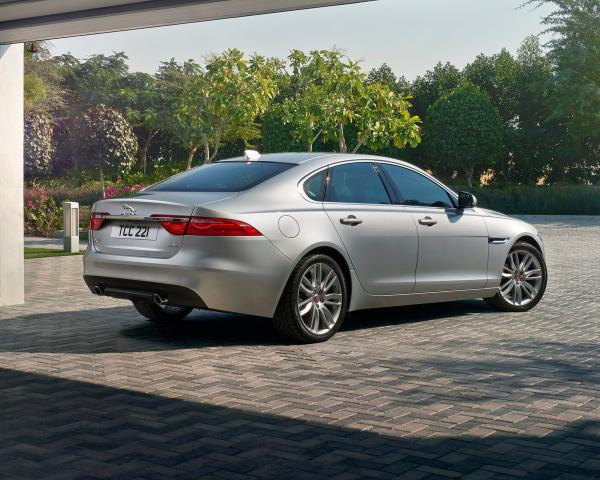 Фото Jaguar XF II Седан