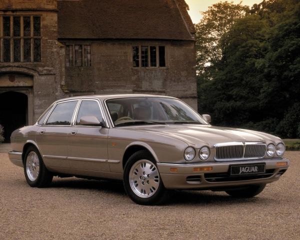 Фото Jaguar XJ II (X300) Седан