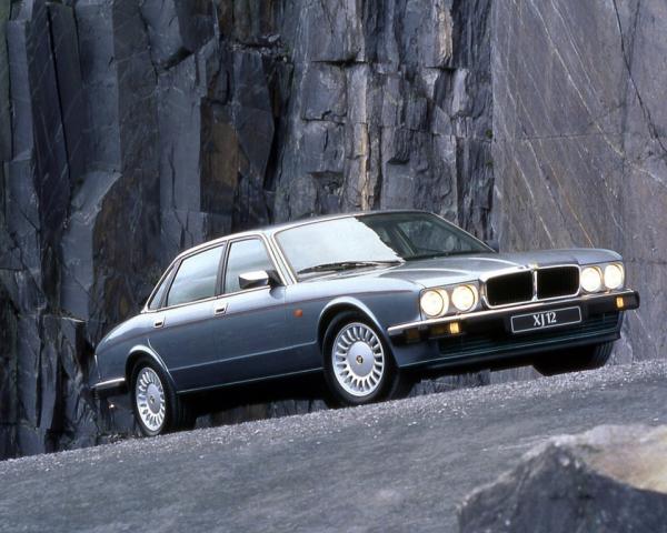 Фото Jaguar XJ II (XJ40) Седан