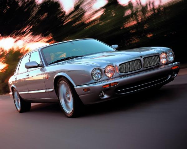 Фото Jaguar XJR II (X308) Седан