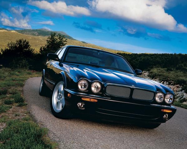 Фото Jaguar XJR II (X308) Седан