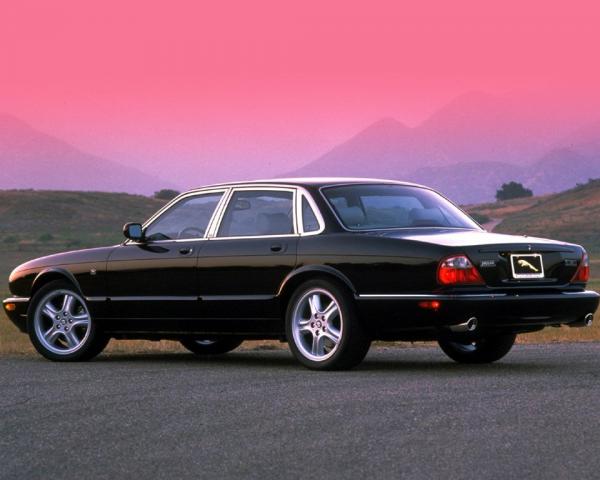 Фото Jaguar XJR II (X308) Седан