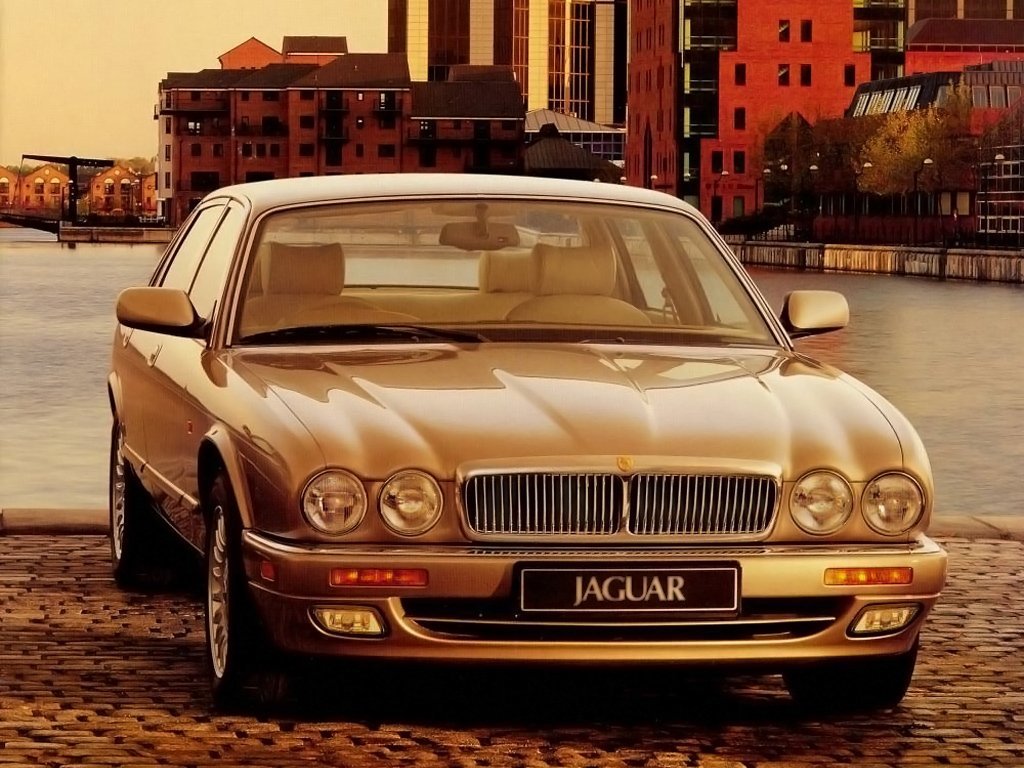 Фото Jaguar XJ II (X300)