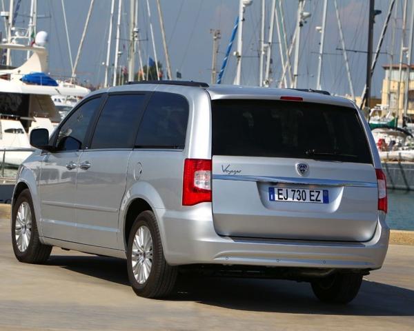 Фото Lancia Voyager I Минивэн