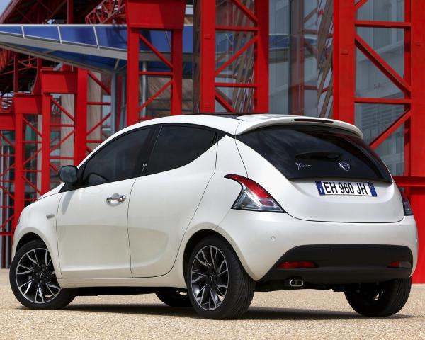 Фото Lancia Ypsilon III (Type 846) Хэтчбек 5 дв.