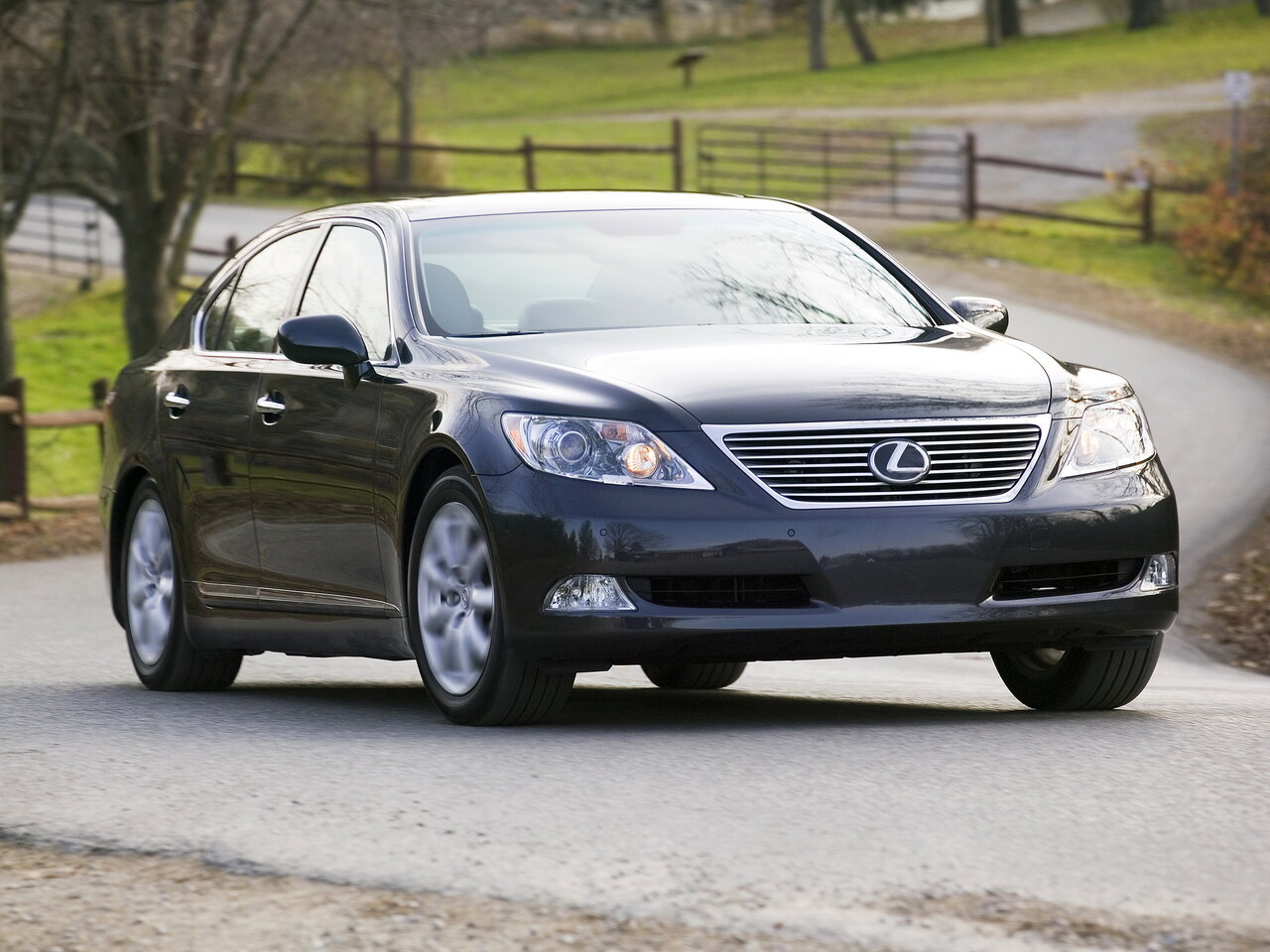 Фото Lexus LS IV