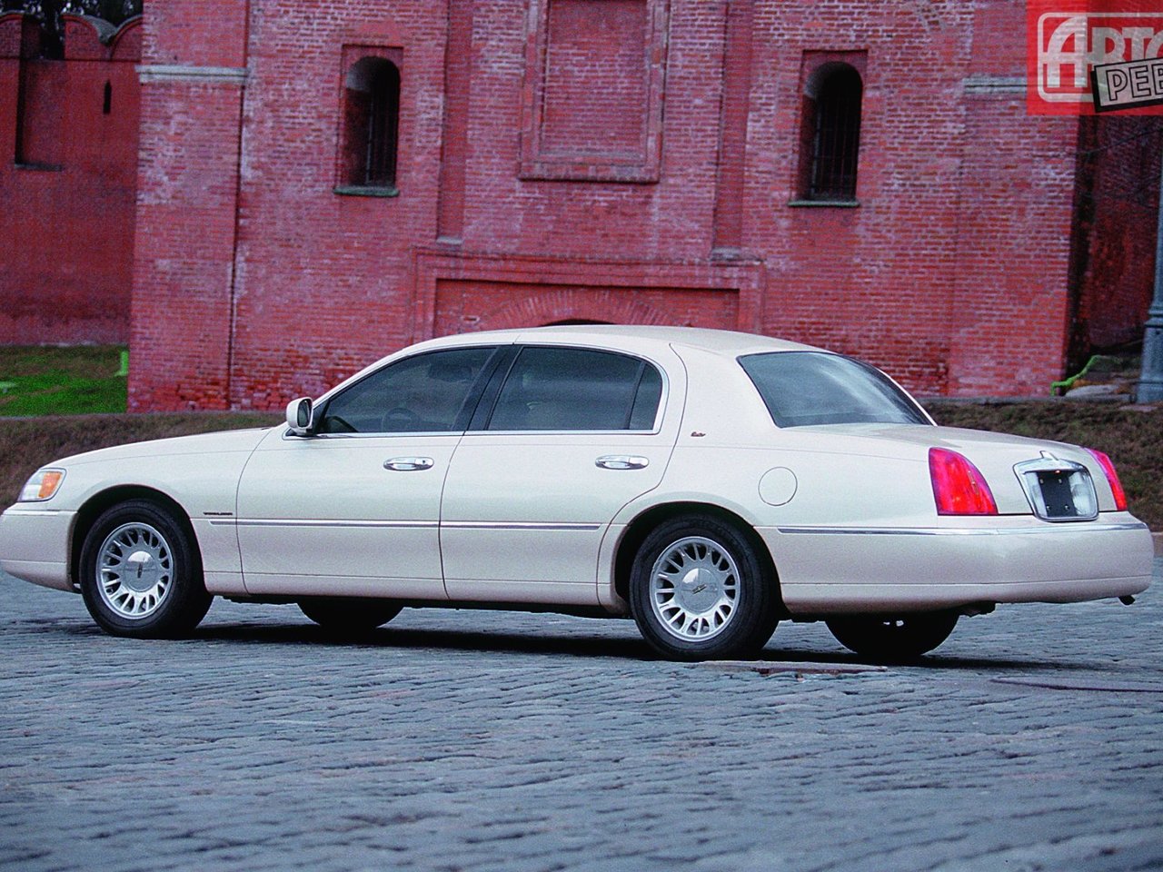 Фото Lincoln Town Car III