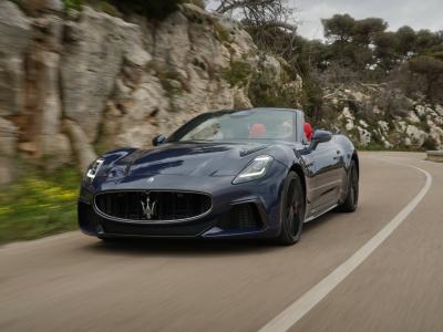 Фото Maserati GranCabrio  Кабриолет