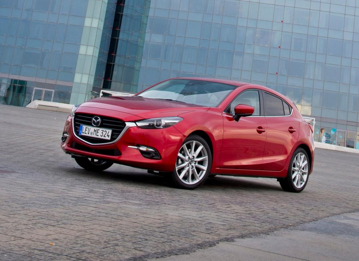 Что лучше Мазда 3 или Мазда СХ-4, сравнение Mazda 3 и Mazda CX-4