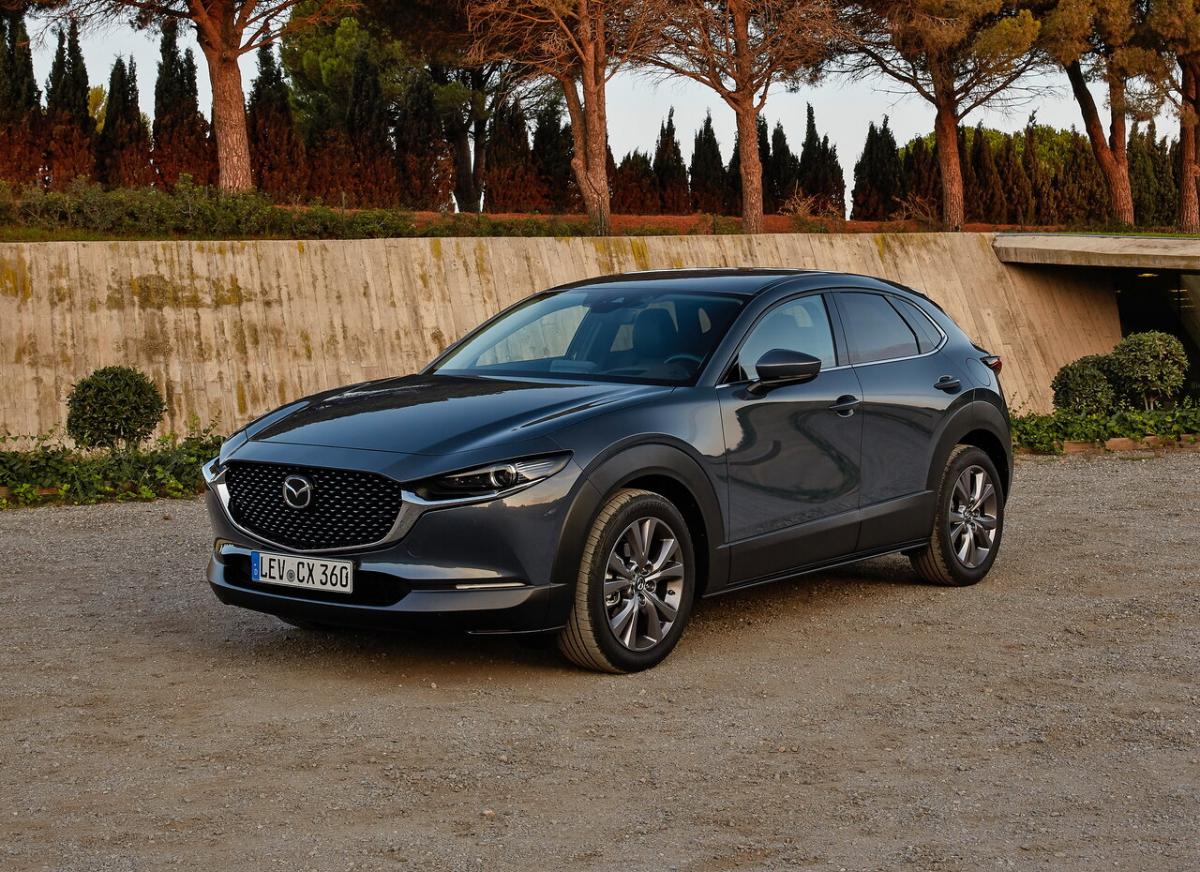 Что лучше Мазда СХ-3 или Мазда СХ-30, сравнение Mazda CX-3 и Mazda CX-30