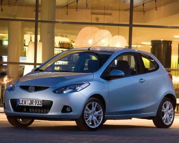 Фото Mazda 2 II (DE) Хэтчбек 3 дв.