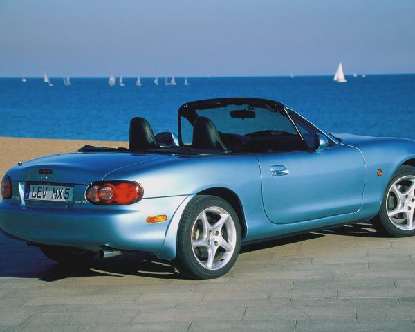 Фото Mazda MX-5 II (NB) Рестайлинг Родстер