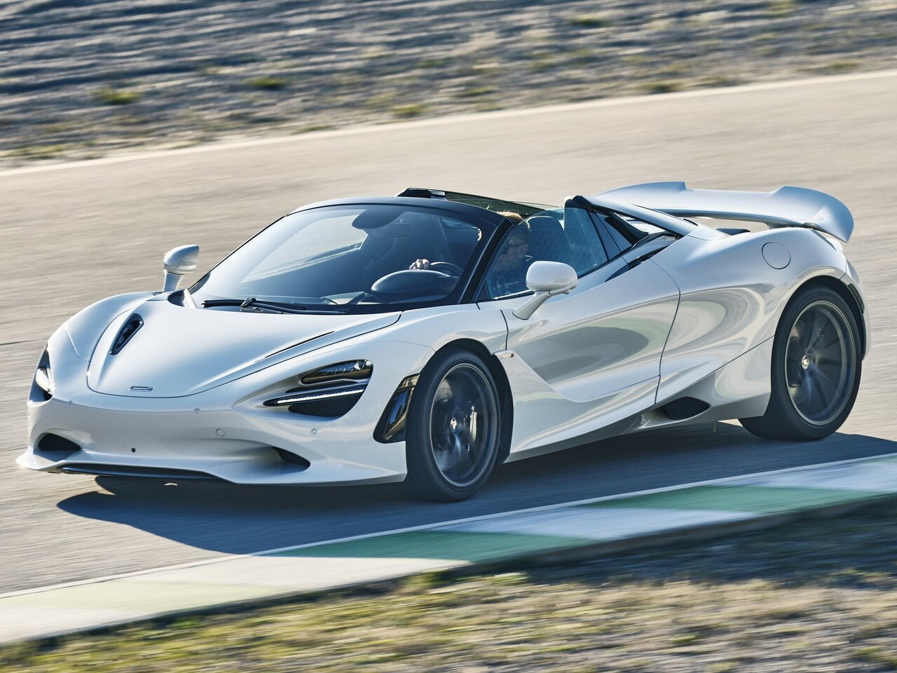 Фото McLaren 750S I