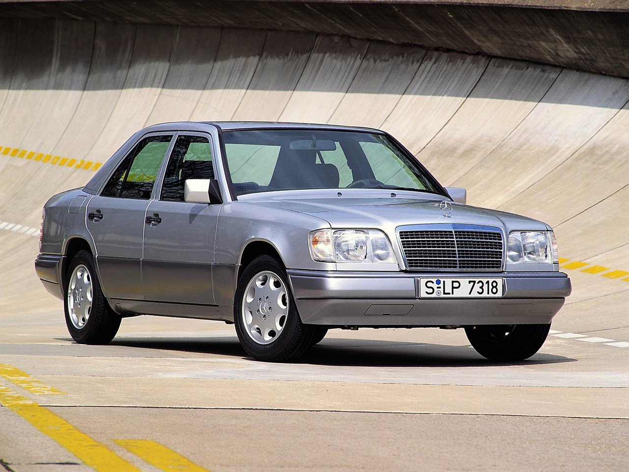 Фото Mercedes-Benz E-класс I (W124)