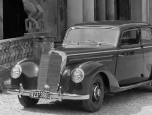 Фото Mercedes-Benz 220 (W187) I