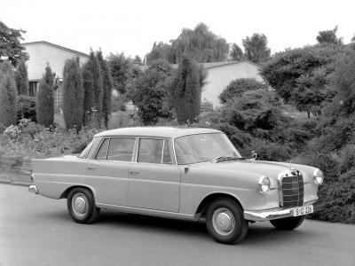 Фото Mercedes-Benz W110 First Series Седан