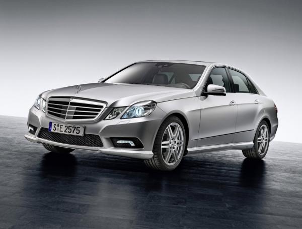 Сравнение Mercedes-Benz E-класс и LADA (ВАЗ) 2107