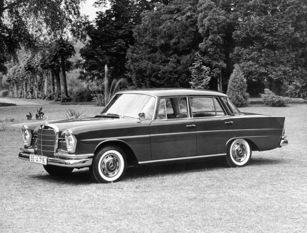 Фото Mercedes-Benz W111 I