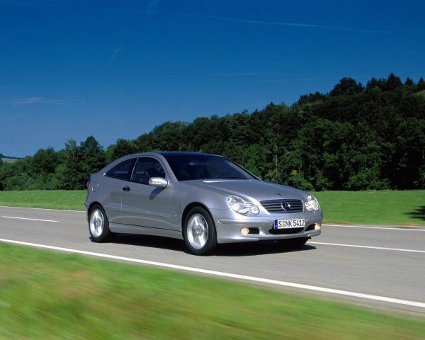 Фото Mercedes-Benz C-класс II (W203) Хэтчбек 3 дв.