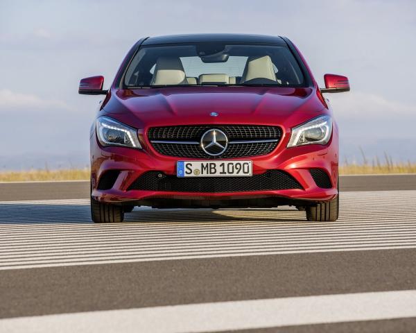 Фото Mercedes-Benz CLA I (C117, X117) Седан