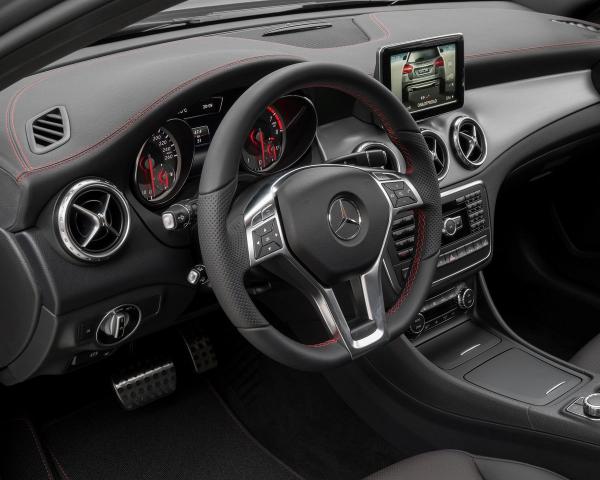 Фото Mercedes-Benz GLA I (X156) Внедорожник 5 дв.