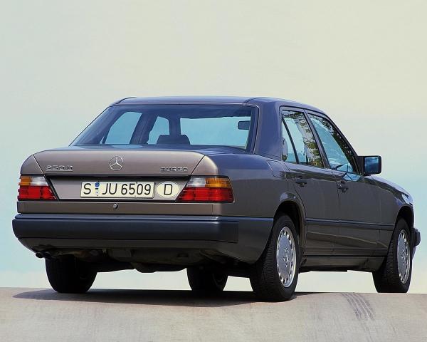 Фото Mercedes-Benz W124 I Седан