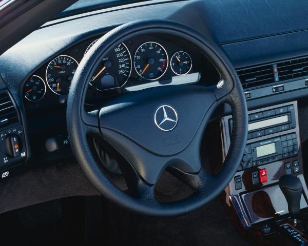 Фото Mercedes-Benz SL-класс IV (R129) Рестайлинг 2 Родстер