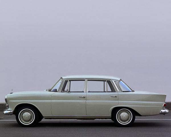 Фото Mercedes-Benz W110 Second Series Седан