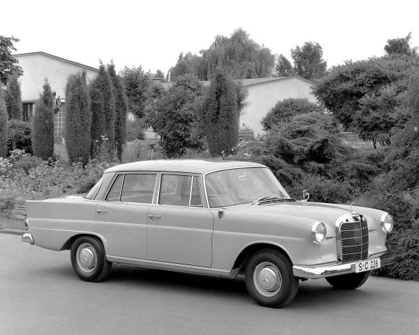 Фото Mercedes-Benz W110 First Series Седан