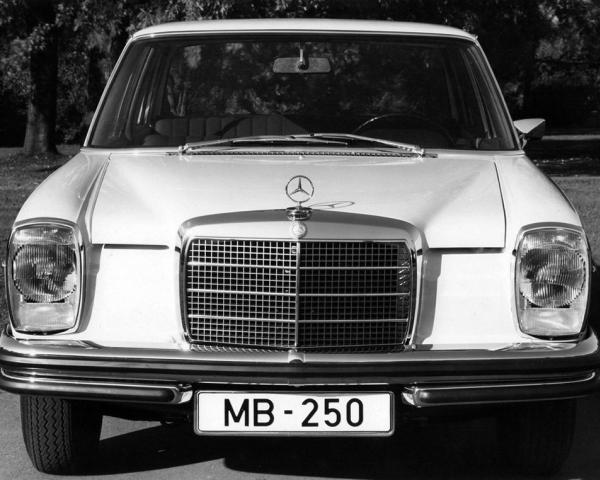 Фото Mercedes-Benz W114 I Седан