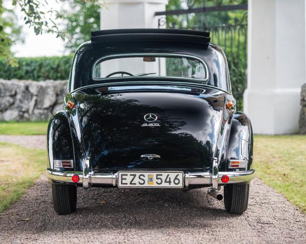 Фото Mercedes-Benz 220 (W187) I Купе