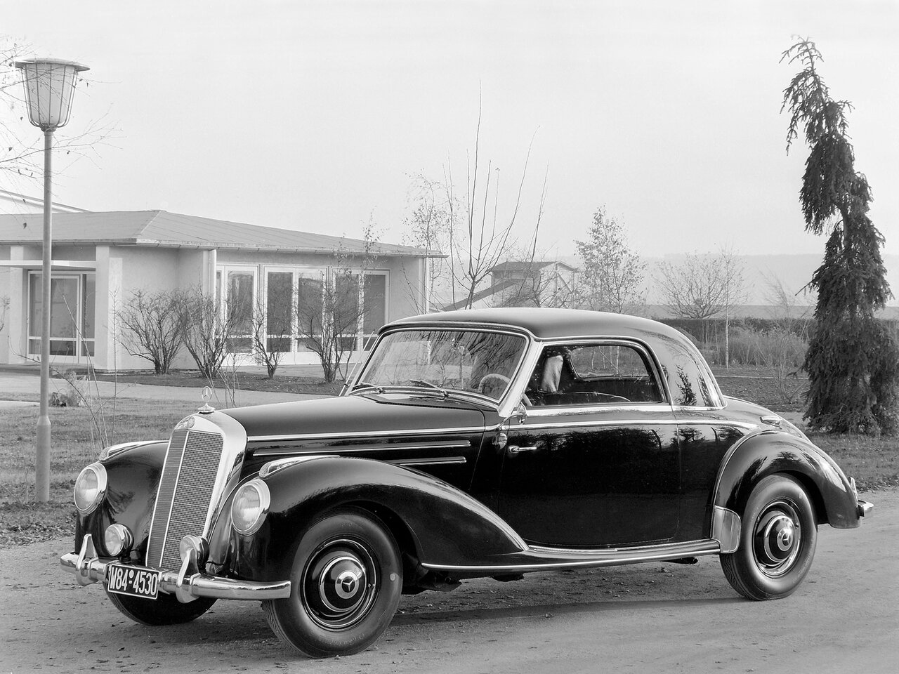 Фото Mercedes-Benz 220 (W187) I