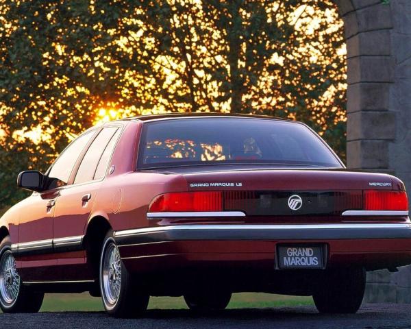 Фото Mercury Grand Marquis II Седан