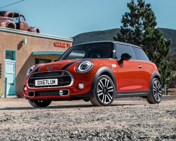 Фото Mini Hatch III (F55/F56) Рестайлинг Хэтчбек 3 дв.