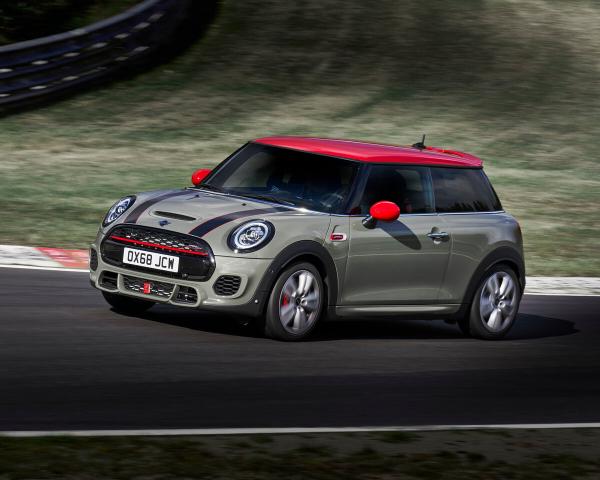 Фото Mini Hatch III (F55/F56) Рестайлинг Хэтчбек 3 дв. JCW