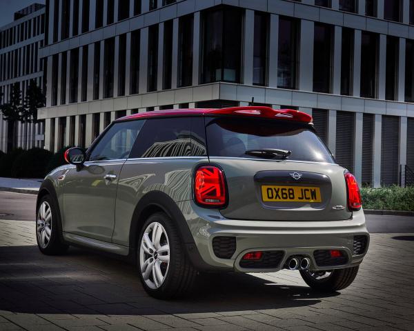 Фото Mini Hatch III (F55/F56) Рестайлинг Хэтчбек 3 дв. JCW