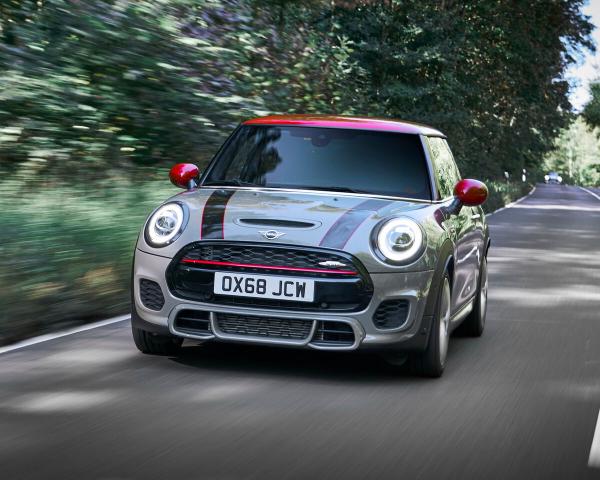 Фото Mini Hatch III (F55/F56) Рестайлинг Хэтчбек 3 дв. JCW