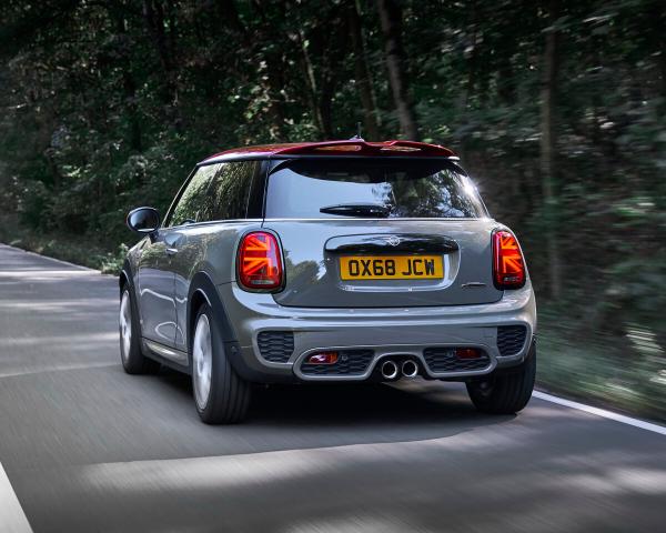 Фото Mini Hatch III (F55/F56) Рестайлинг Хэтчбек 3 дв. JCW