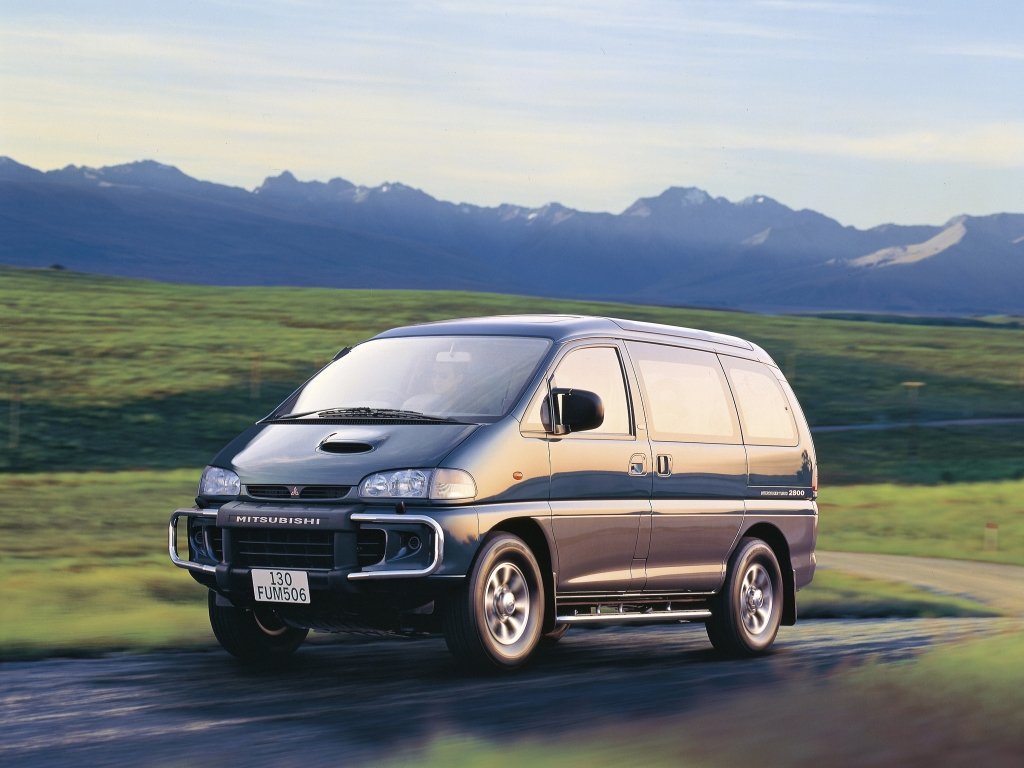 Фото Mitsubishi Delica IV