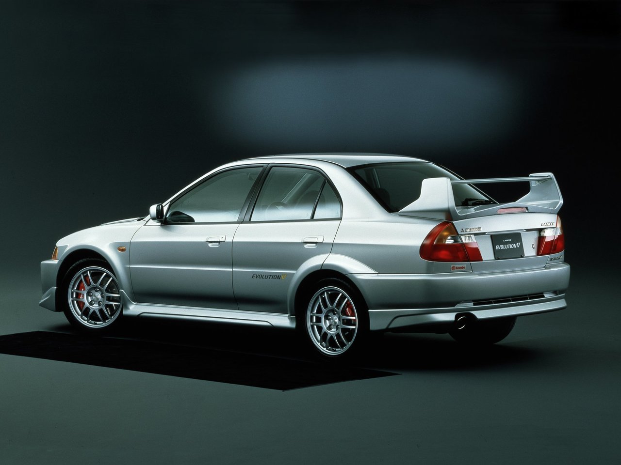 Фото Mitsubishi Lancer Evolution V