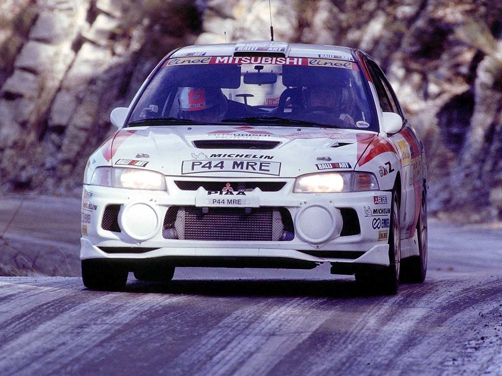 Фото Mitsubishi Lancer Evolution IV