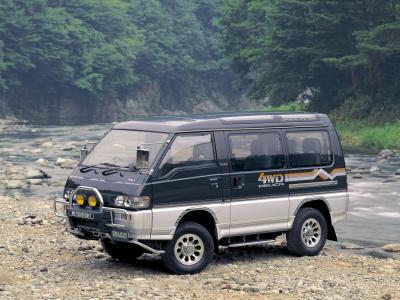 Фото Mitsubishi Delica III Минивэн