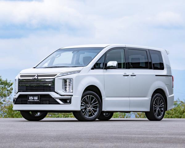 Фото Mitsubishi Delica D:5 I Рестайлинг Минивэн